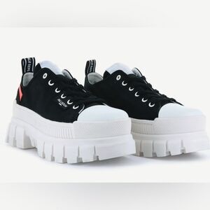 NIB Palladium Women’s Revolt Lo TX Black White Chunky Sole Sneaker Shoe - Size 8